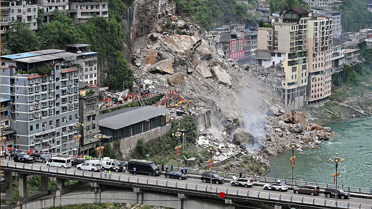 51 Dead, 10 Missing After Mountain Collapse in Chongqing