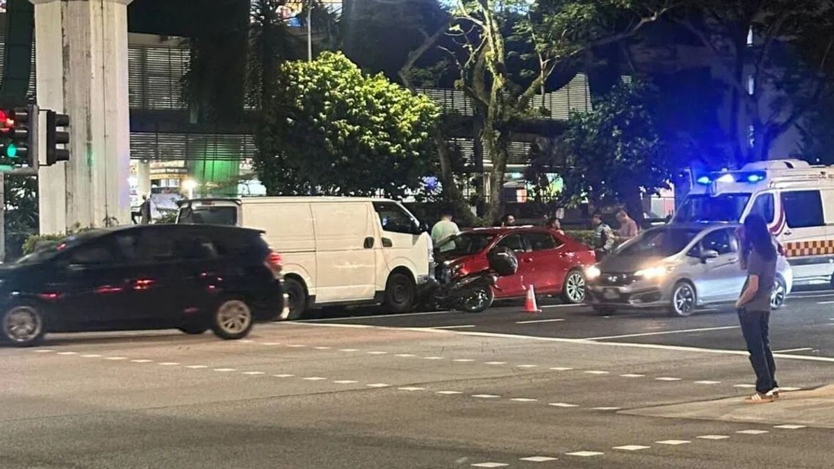 Van Driver Arrested for Drug Driving After Multi-Vehicle Collision in Singapore