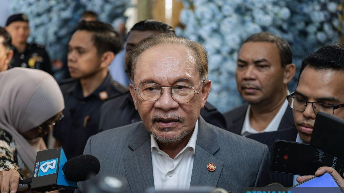 Anwar Yet To Receive Briefing On Four Melaka DAP Assemblymen's Shock Exit