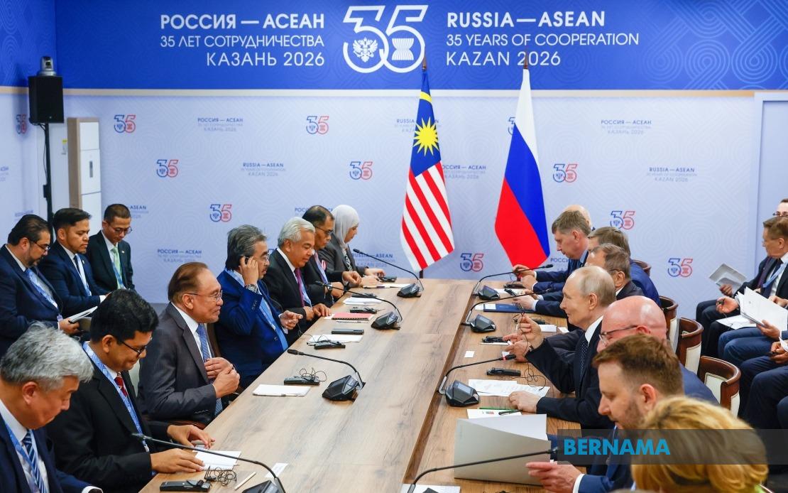 Anwar Backs Putin and Xi's Peace Advocacy on Middle East Crisis
