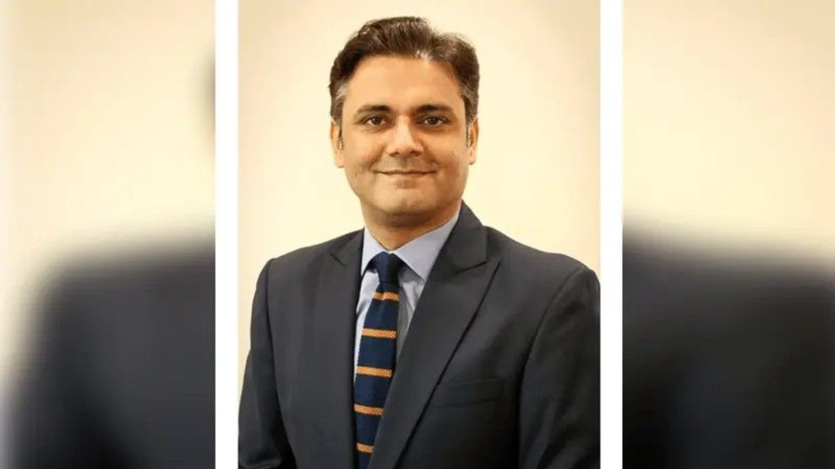 11 Pakistani police officers charged after bungled raid on attorney general's residence