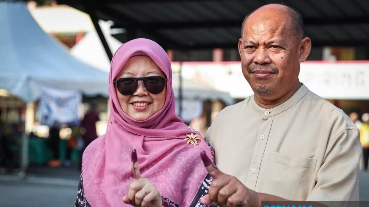 Johor Party Chiefs Lead Early Voting Push in State Election