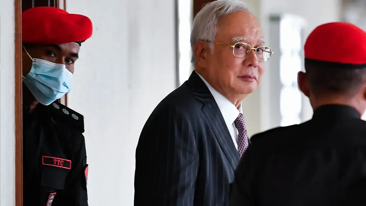 Najib's Legal Team Questions Timing and Impartiality of 1MDB Fraud Investigator