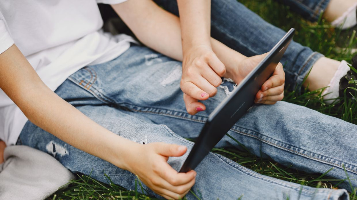 Silicon Valley's Digital Paradox: Tech Titans Restrict Devices for Their Own Children