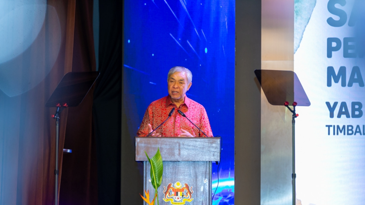 Deputy PM Zahid Dismisses Reports of Coalition Meeting, Restates Commitment to Unity Government