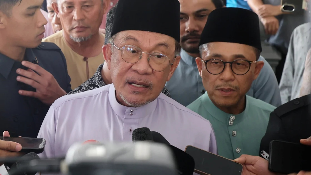 Anwar Directs Councils to Cut Bureaucracy and Speed Up Approvals