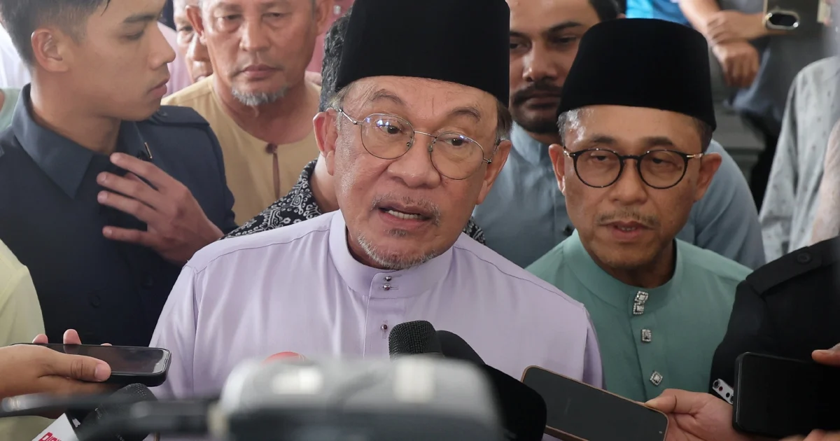 Anwar Directs Councils to Cut Bureaucracy and Speed Up Approvals