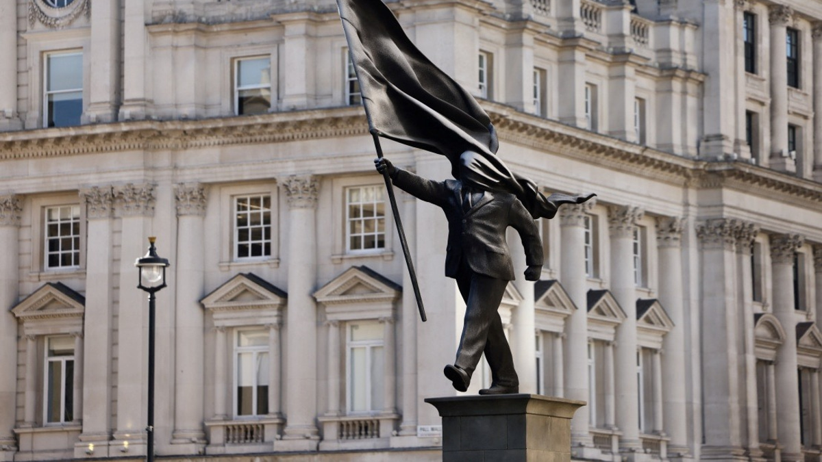 How Britain's Monarch Appoints a Prime Minister: Constitutional Powers and Ceremony