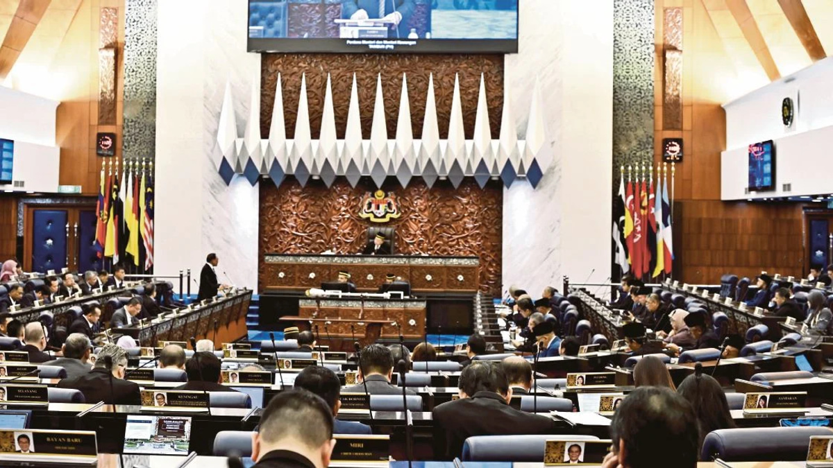 Parliament Erupts Over Opposition Leadership Row as PAS and Bersatu Tensions Resurface