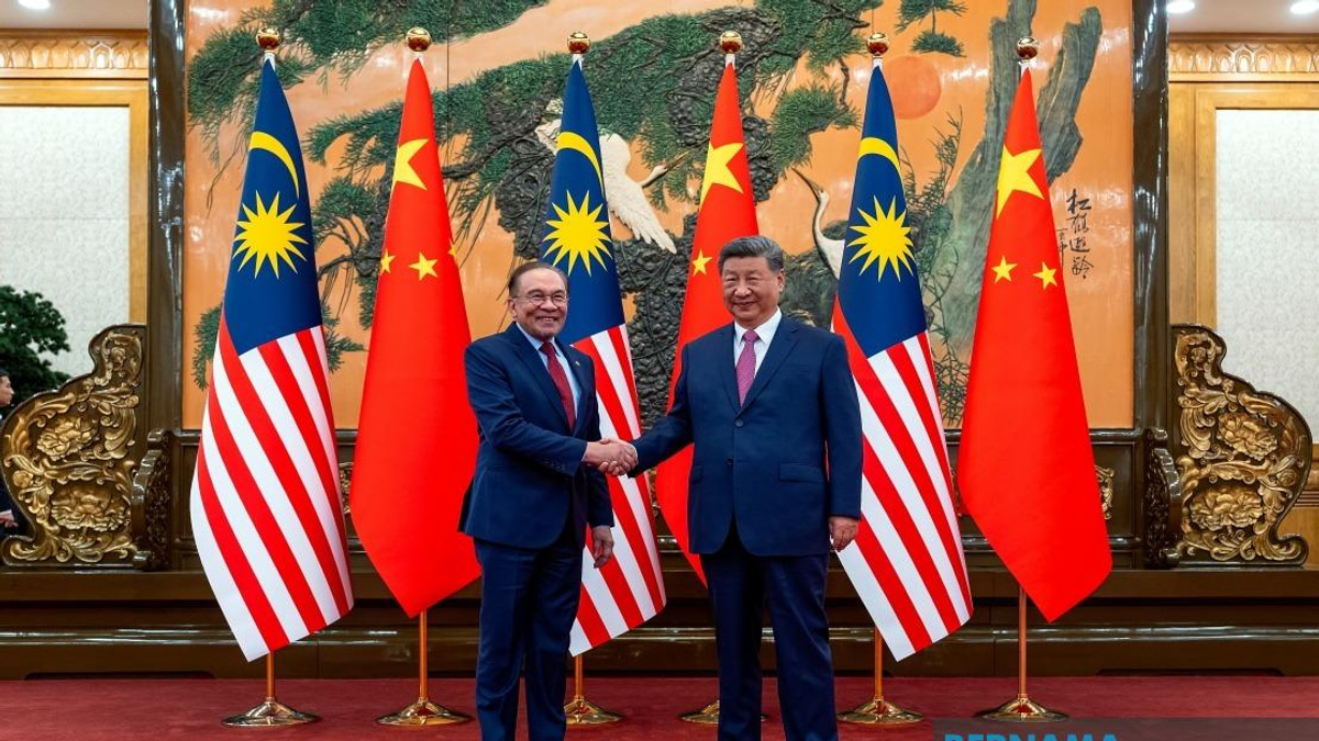 Anwar Extends Birthday Greetings to Xi Jinping Marking Communist Party's 105th Anniversary