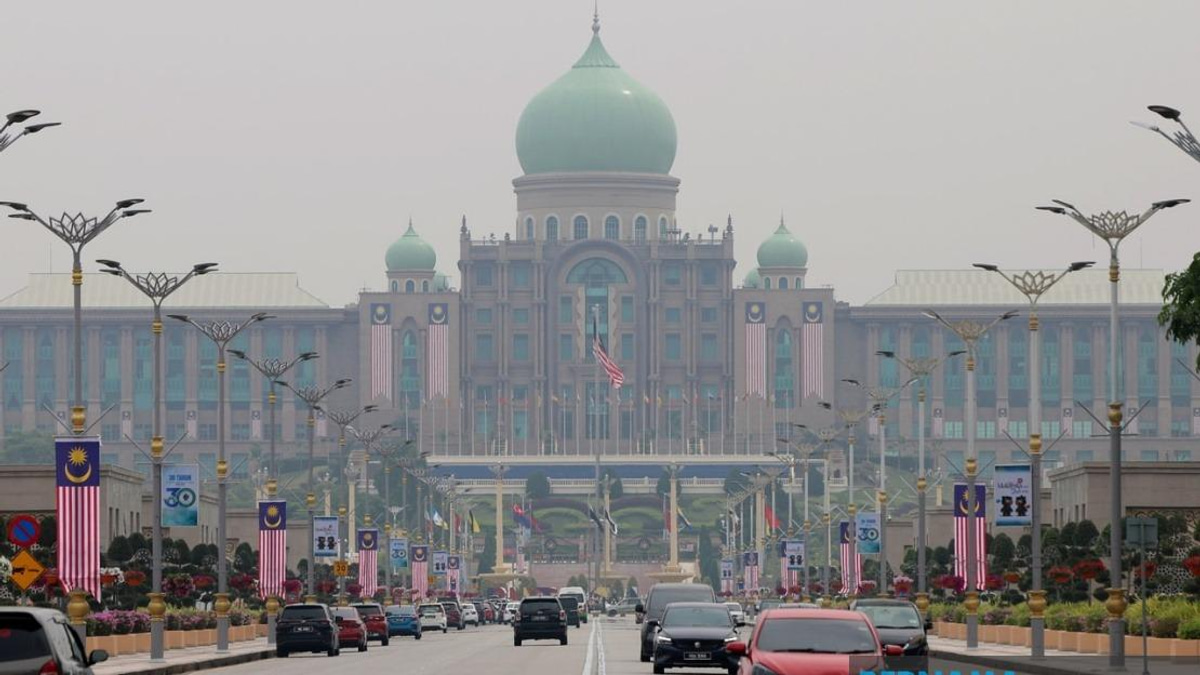Malaysia Braces for Hazardous Air Quality Peak on National Day Eve as Transboundary Smoke Looms