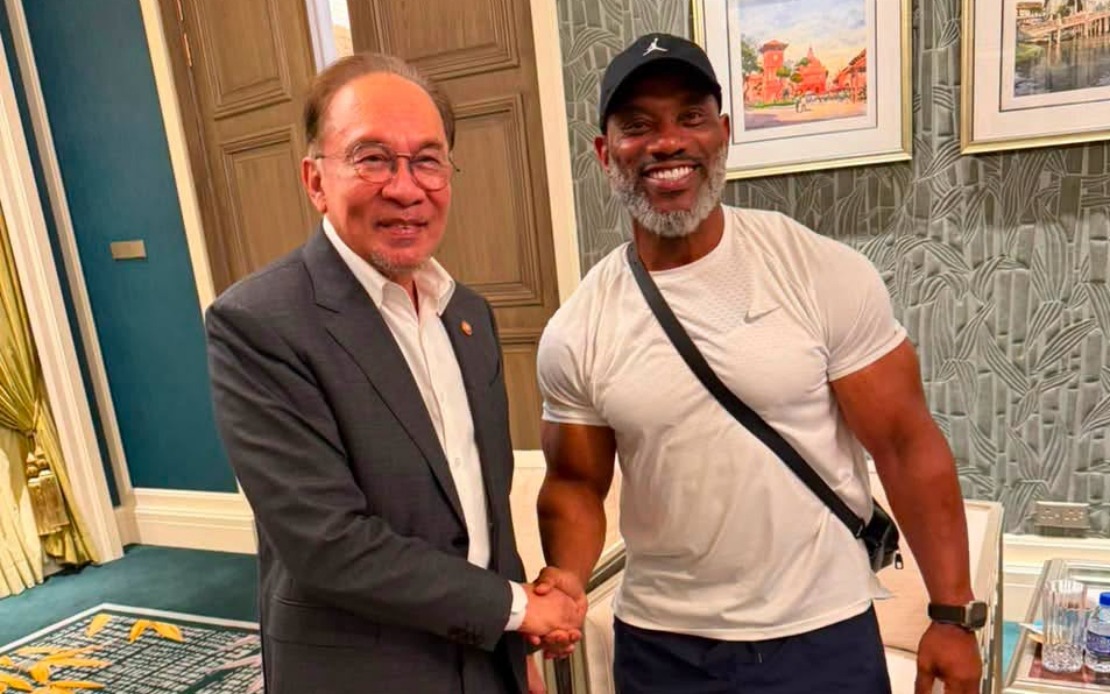 PM Anwar Ibrahim Meets Bodybuilding Icon Dexter Jackson, Quips About Gym Plans