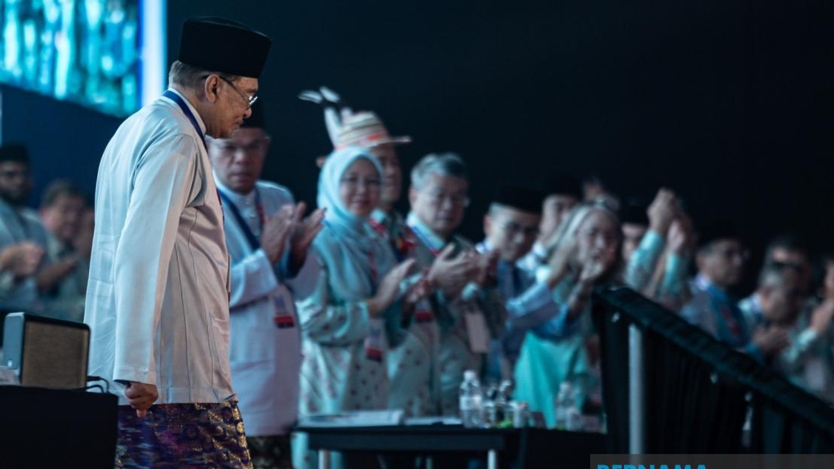 Anwar Defends Reform Record as PKR Seeks Balance Between Progress and Further Change