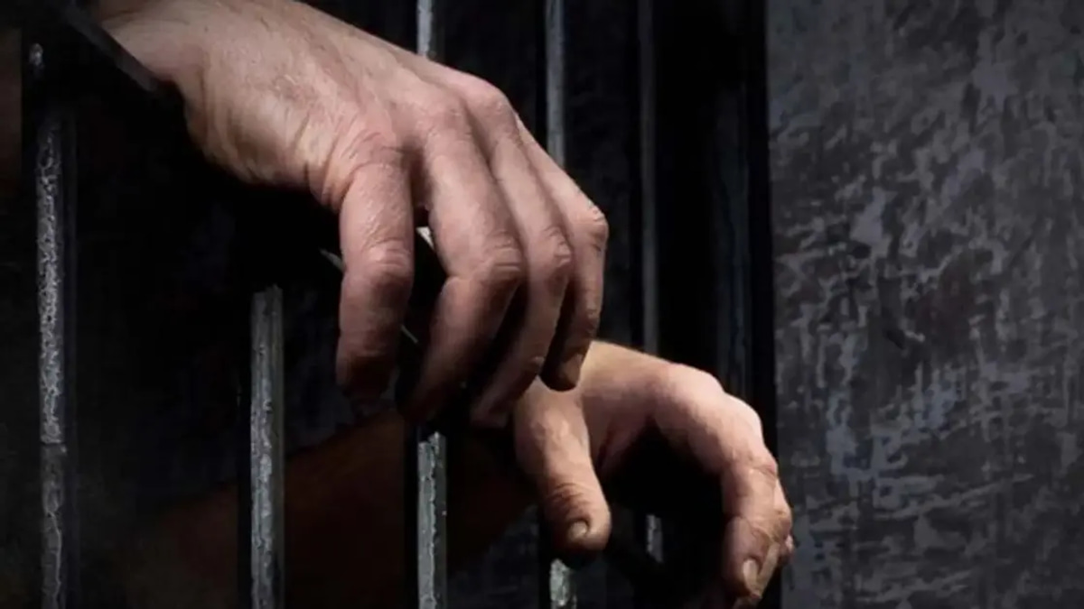 Elderly Man Sentenced to Jail for Defaulting on RM1,000 Fine After Assaulting Police Officer