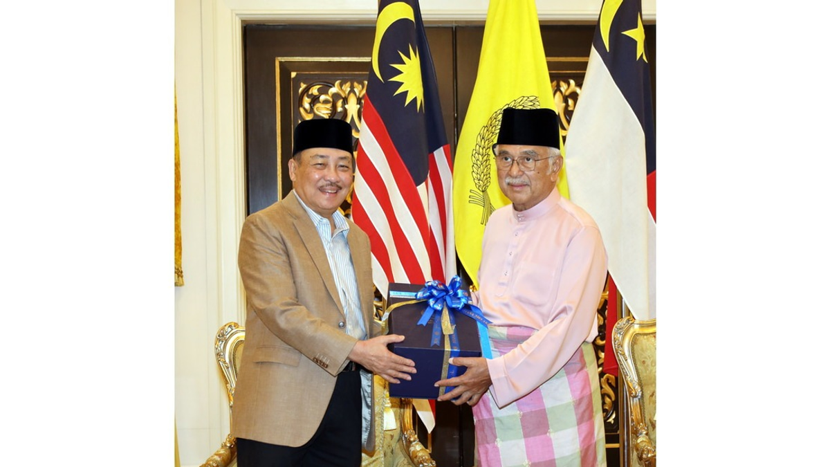 Sabah Chief Minister Strengthens Ties With Melaka Counterpart
