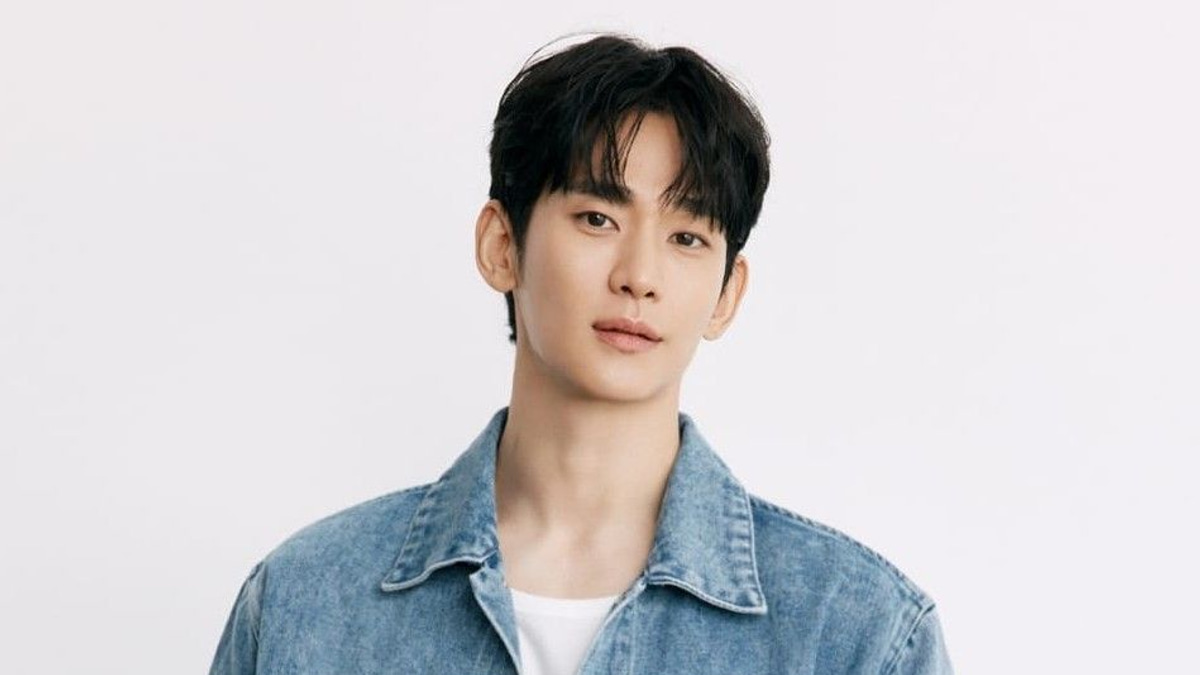 Kim Soo-hyun emerges from year-long hiatus with Bench campaign