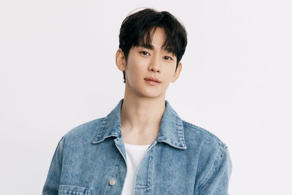 Kim Soo-hyun emerges from year-long hiatus with Bench campaign