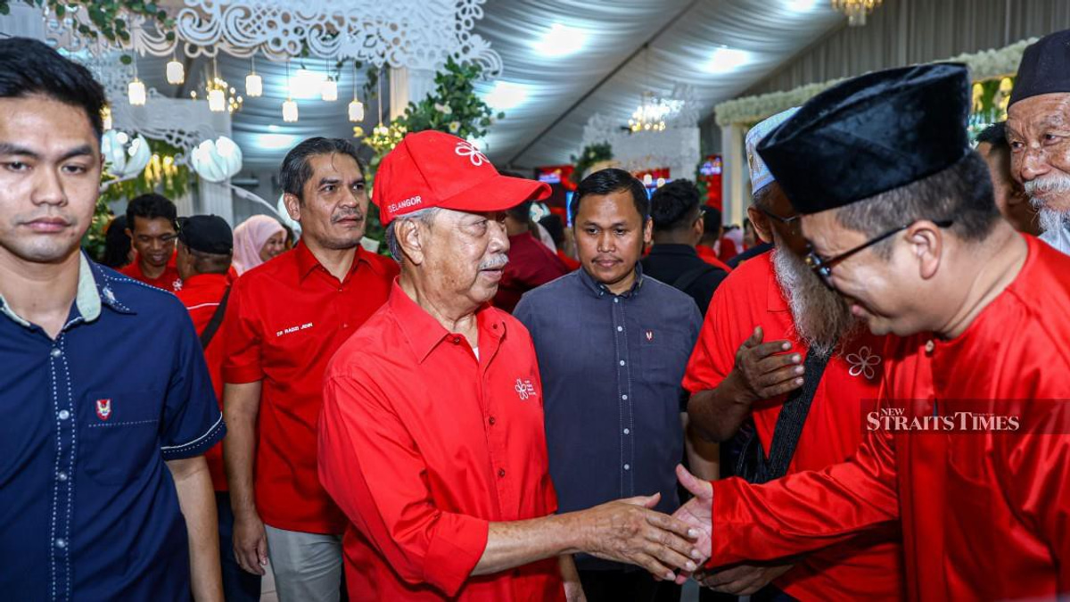 Muhyiddin Eyes Fresh Coalition as Bersatu Distances Itself from PN