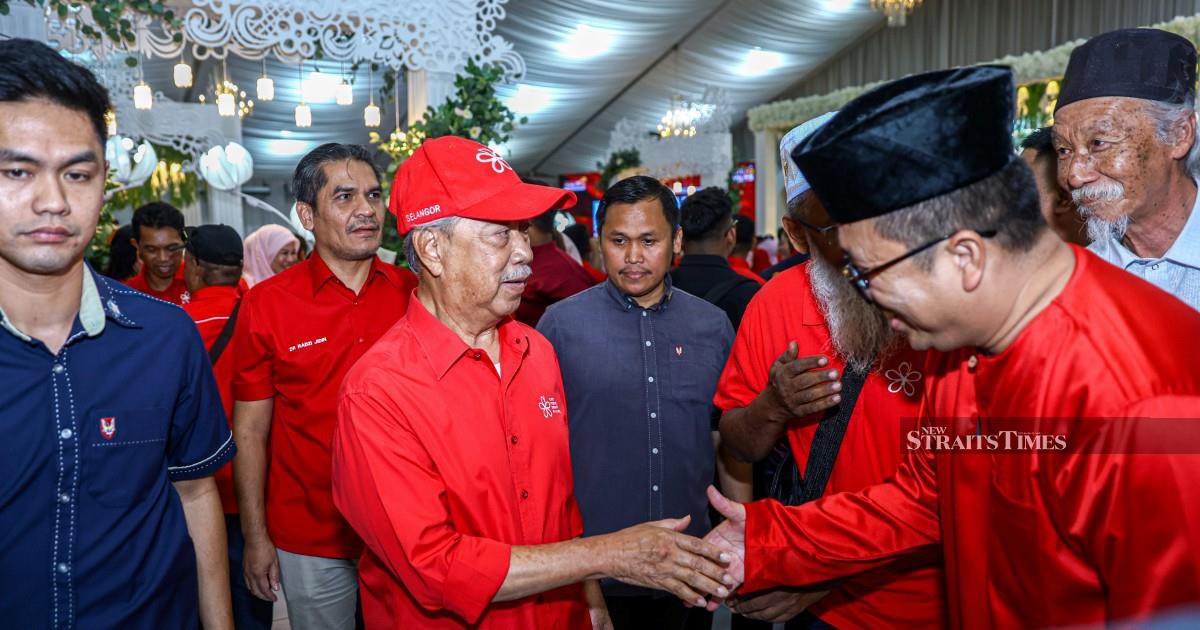 Muhyiddin Eyes Fresh Coalition as Bersatu Distances Itself from PN