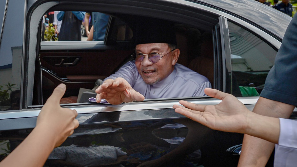 Anwar embarks on Negri Sembilan campaign push to strengthen Pakatan Harapan's state election bid
