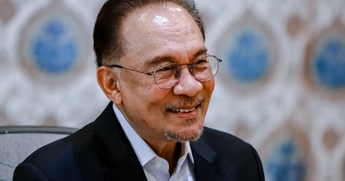 Anwar Leads in Latest Public Approval Poll, Commanding 52% Support