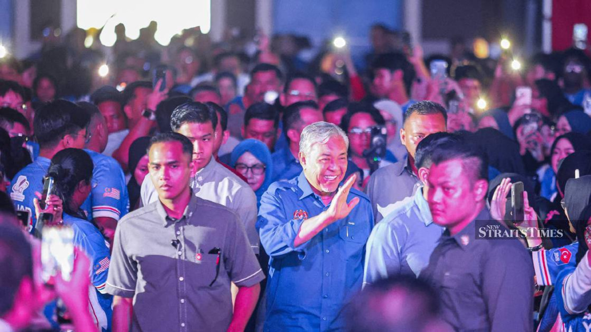 Zahid urges Johor youth to back Onn Hafiz in development drive