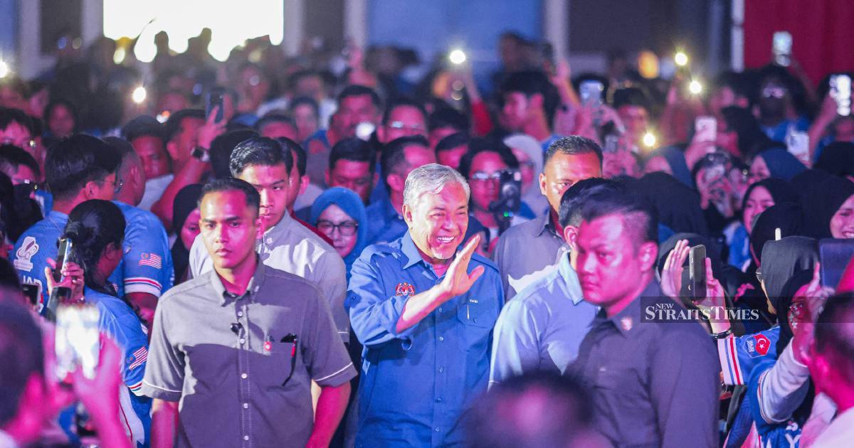 Zahid urges Johor youth to back Onn Hafiz in development drive