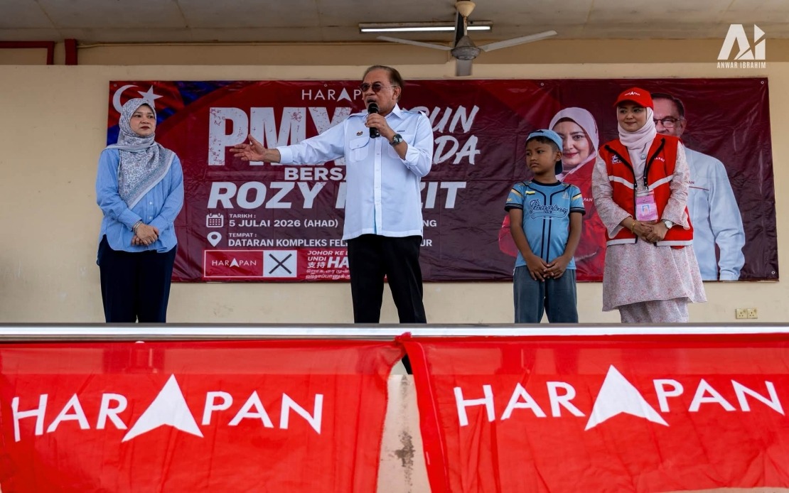 PM Anwar Moved by Nine-Year-Old's Journey Through Palm Oil Fields to Meet Him