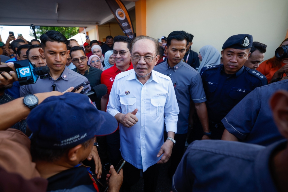 PM Anwar Ibrahim undergoes successful elective surgery, placed under close medical supervision