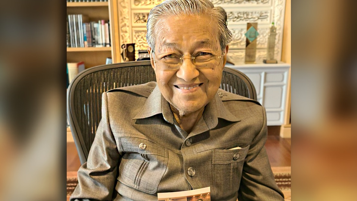 Senior Cabinet Ministers Mark Dr Mahathir's 101st Birthday with Public Tributes