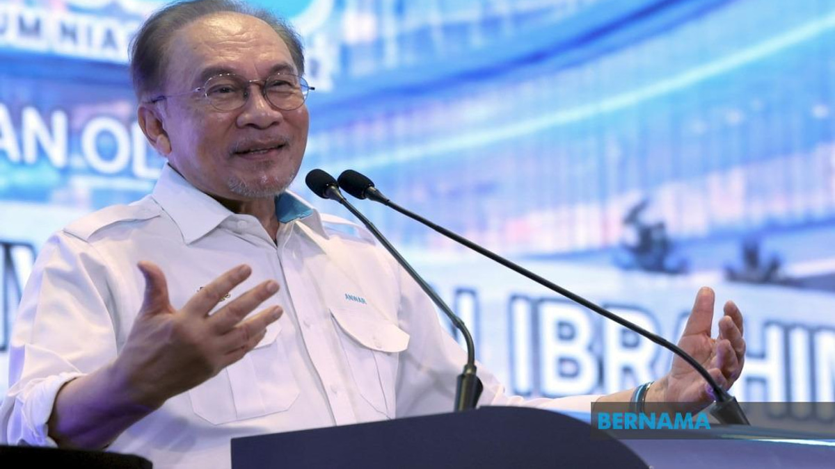 Anwar: Bumiputera Entrepreneur Development Needs Ground-Level Mentorship, Not Top-Down Policy