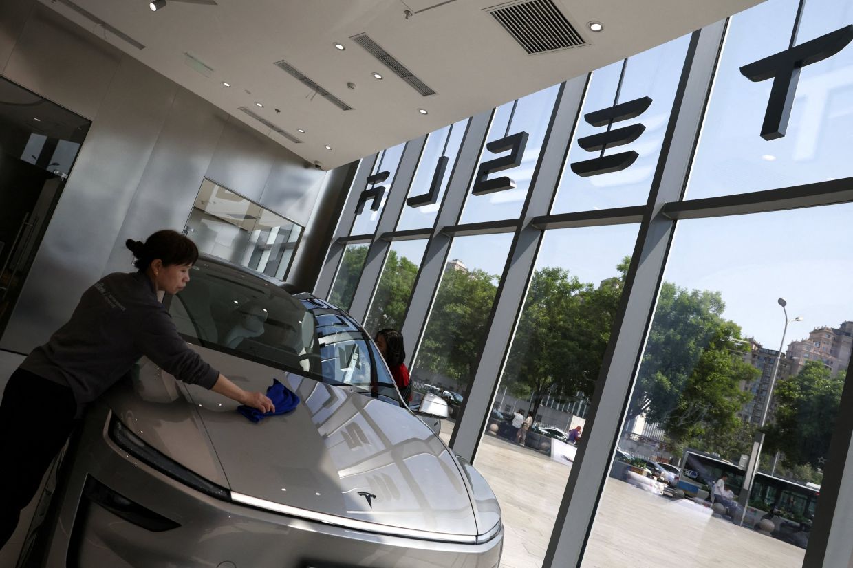 Tesla Faces Record China Recall Over Door-Handle Safety Defects