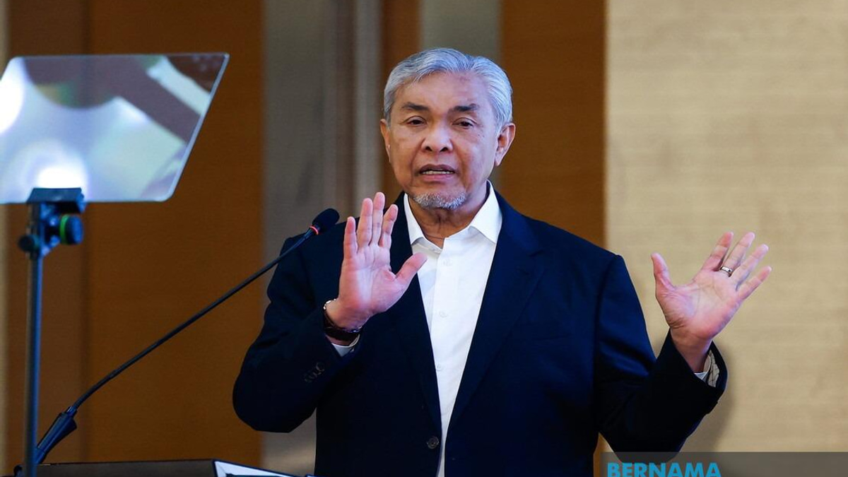 Ahmad Zahid Urges Respect for Monarchy as Negeri Sembilan Campaign Gets Underway