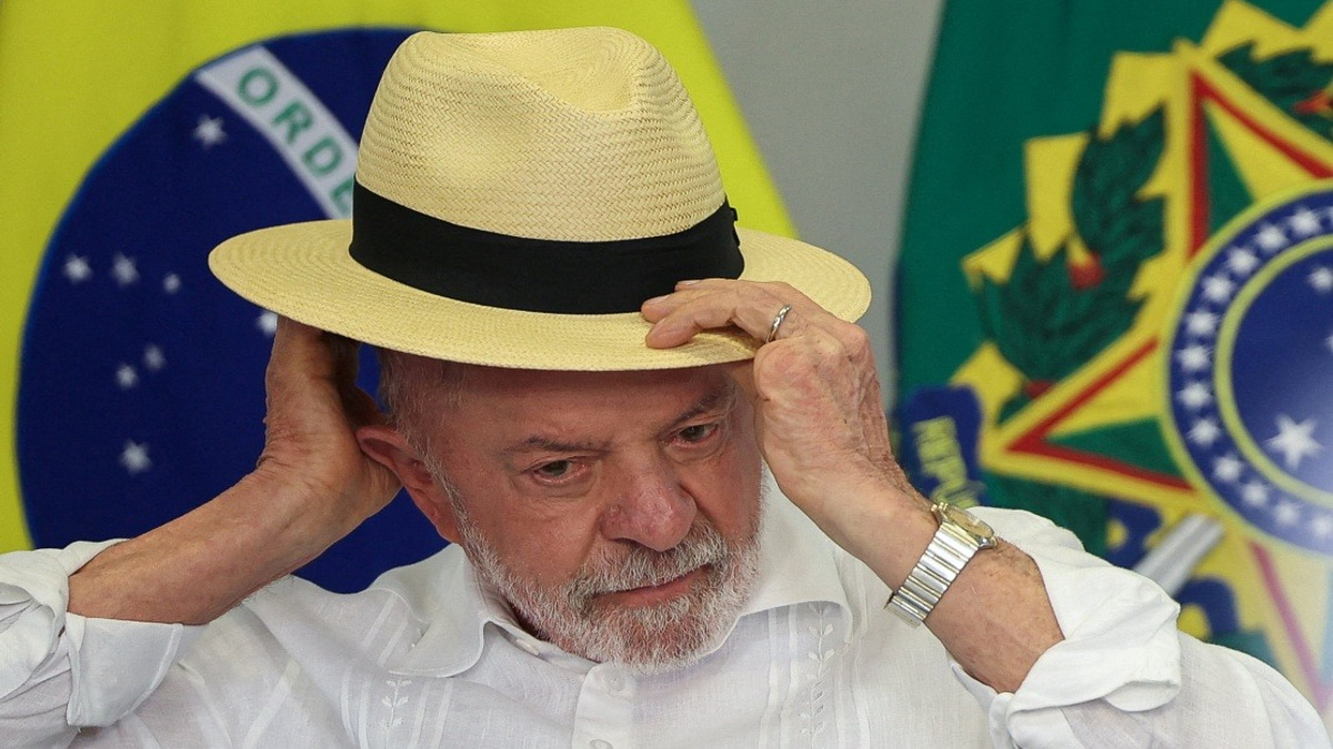 Lula Maintains Slender Lead Over Bolsonaro's Son in Brazil's Tightening Election Race