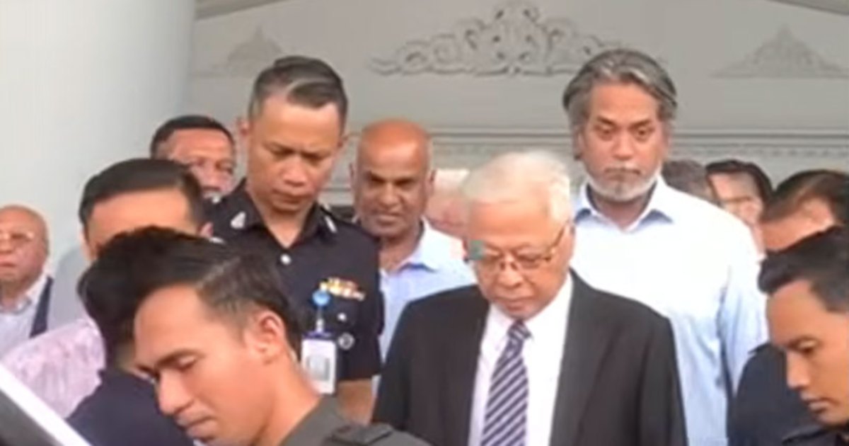 Khairy's Courtroom Appearance Signals Unity Within Umno Ranks