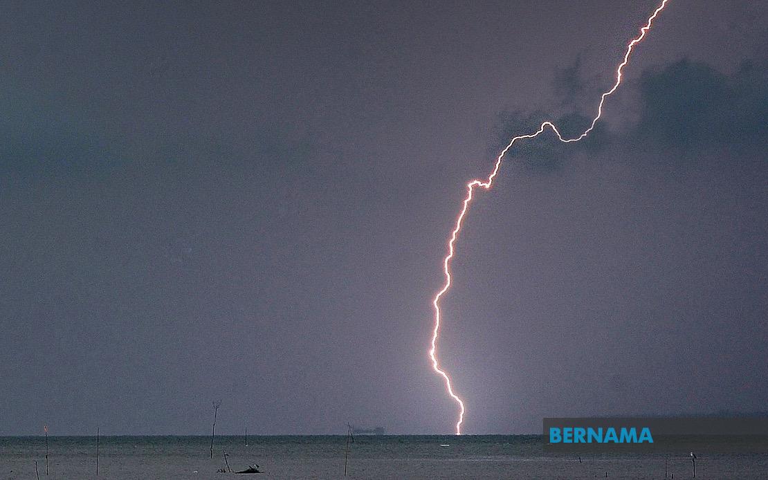 Thunderstorms and Heavy Rain to Lash Seven States and Labuan Until Evening