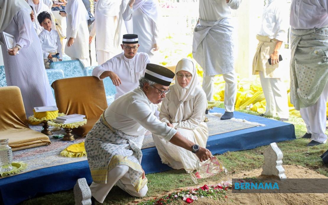 Sister of Pahang Sultan Laid to Rest at Royal Mausoleum