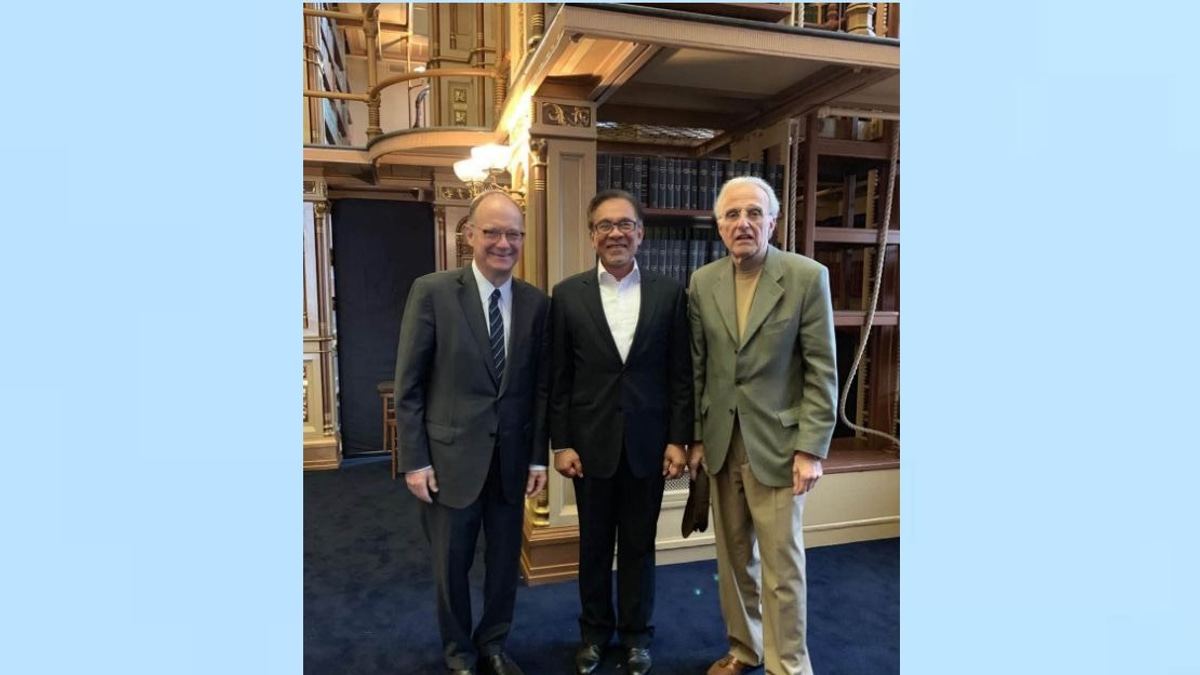 PM Anwar Mourns Passing of Renowned Islamic Scholar John Esposito