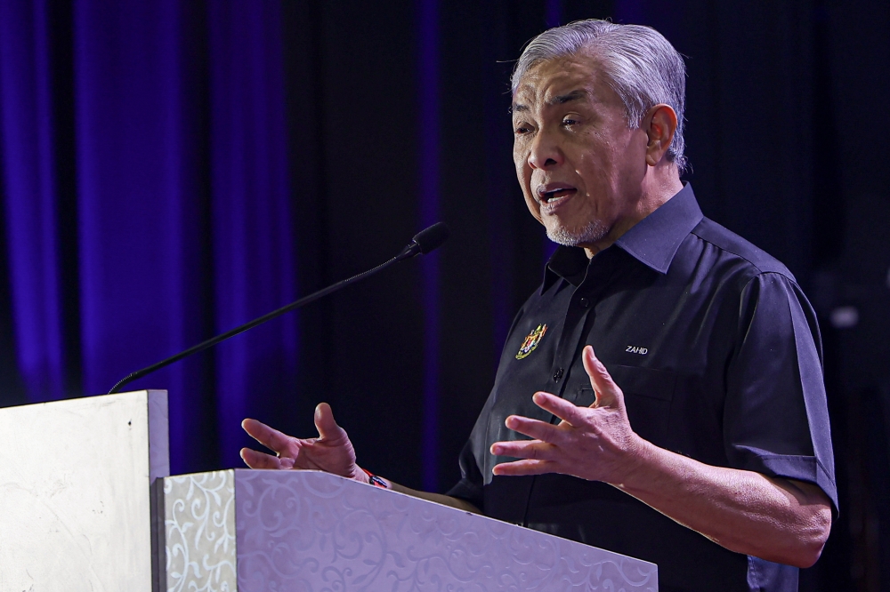 Deputy PM Zahid Alleges Coercion of Civil Servants to Attend BN Events During State Elections