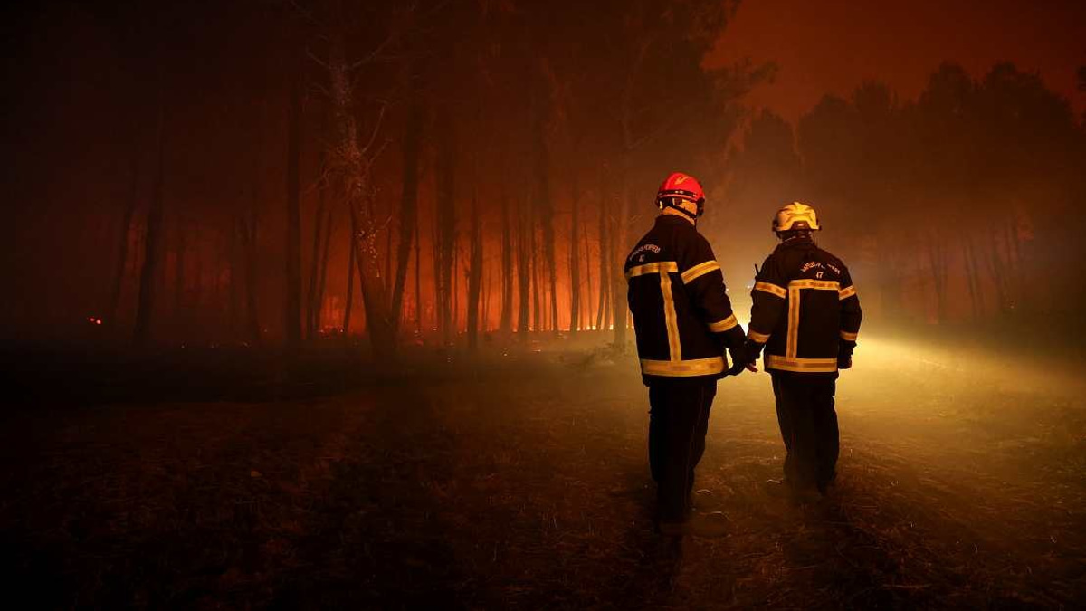 French Teen Charged in Fire That Killed Two Firefighters Near Bordeaux