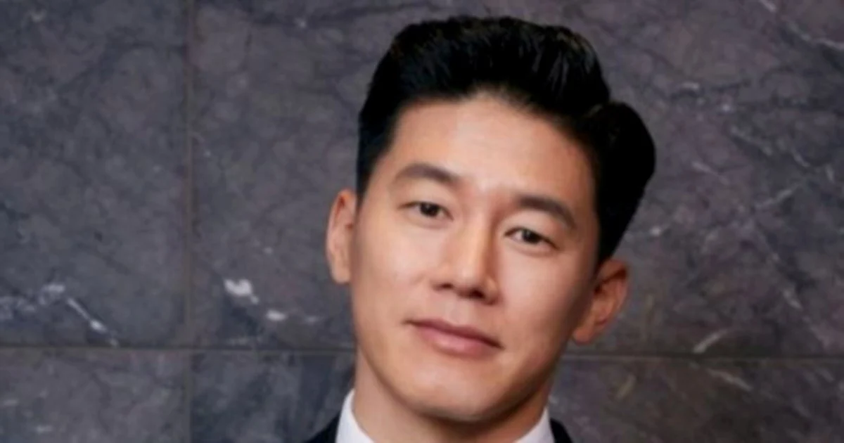 From Poverty to Stardom: How Korean Star Kim Mu Yeol Survived on RM500 Annually Before Success