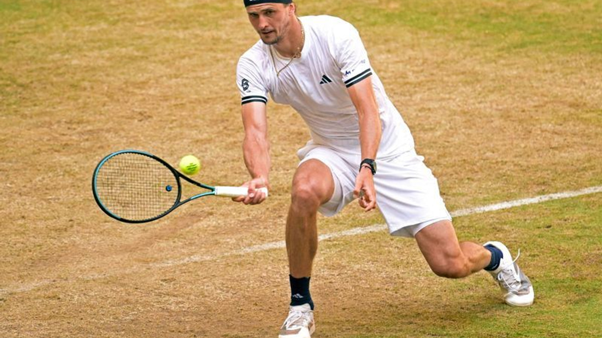 Zverev blames faulty glucose sensor for Halle semi-final loss to Fritz