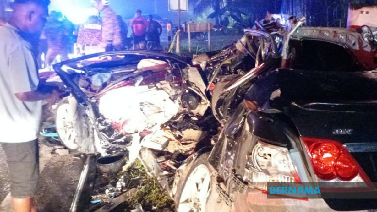 PM Anwar Offers Condolences After Six Killed In Bentong Highway Collision