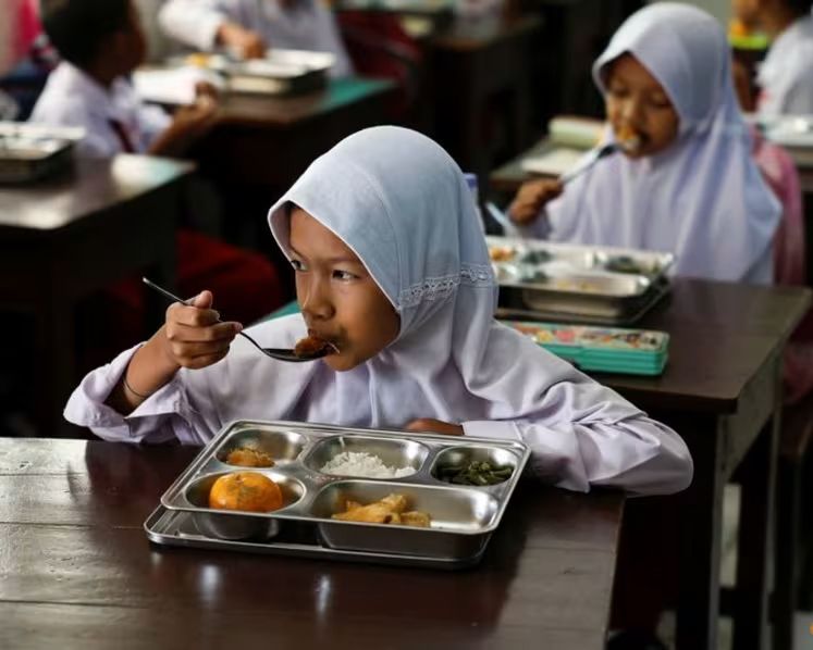 Indonesia's Free Meals Programme in Crisis as Top Official Exits Over Health Concerns