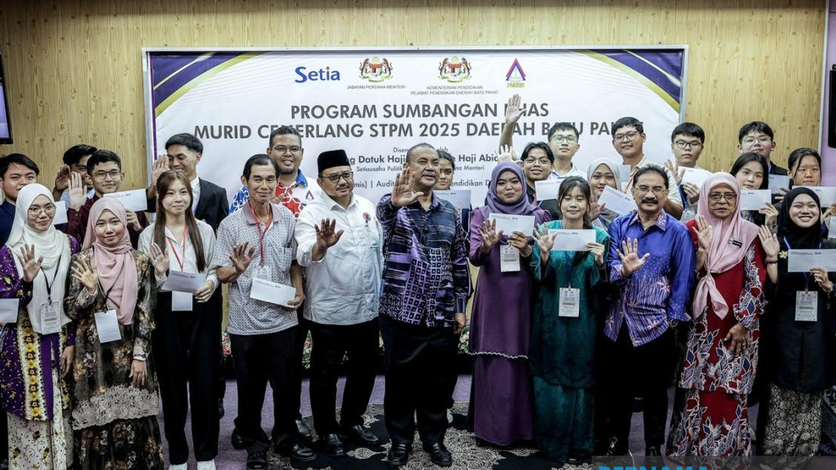 214 Top STPM Students in Batu Pahat Receive Prime Minister's Recognition Award