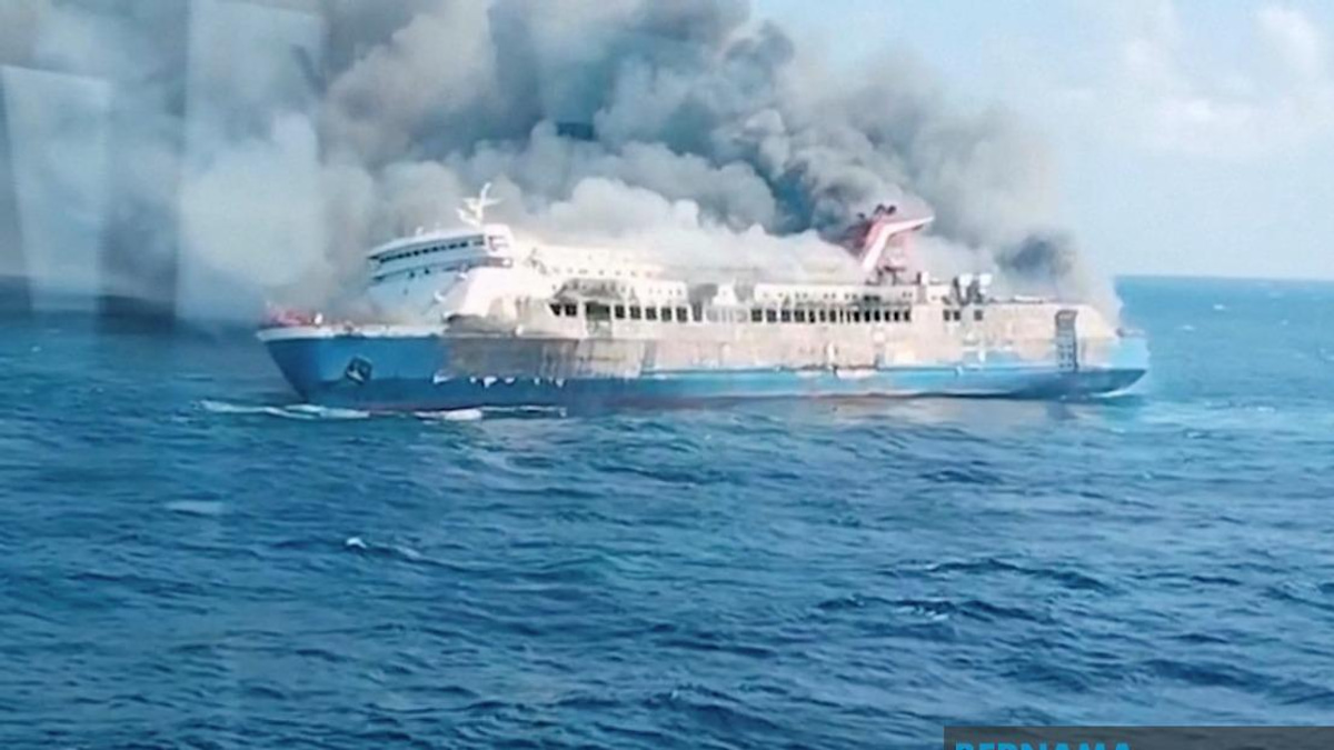 Five Dead, 41 Missing After Ferry Fire Off Madura; Rescue Operations Ongoing