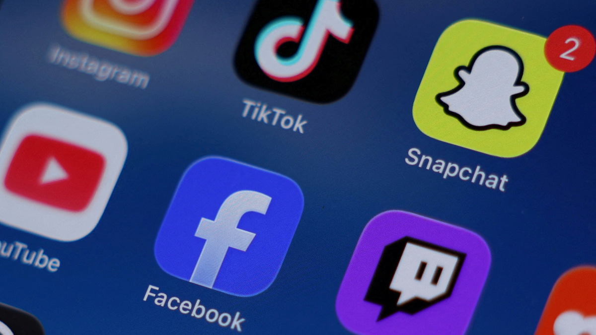 France Becomes First EU Nation to Ban Social Media for Under-15s