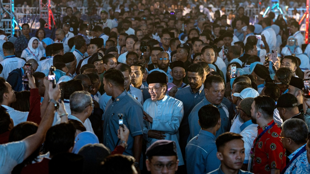 Anwar to Push Cabinet on University Act Repeal Next Week