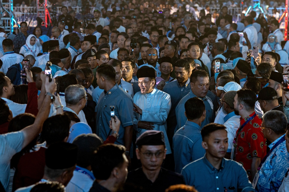 Anwar to Push Cabinet on University Act Repeal Next Week