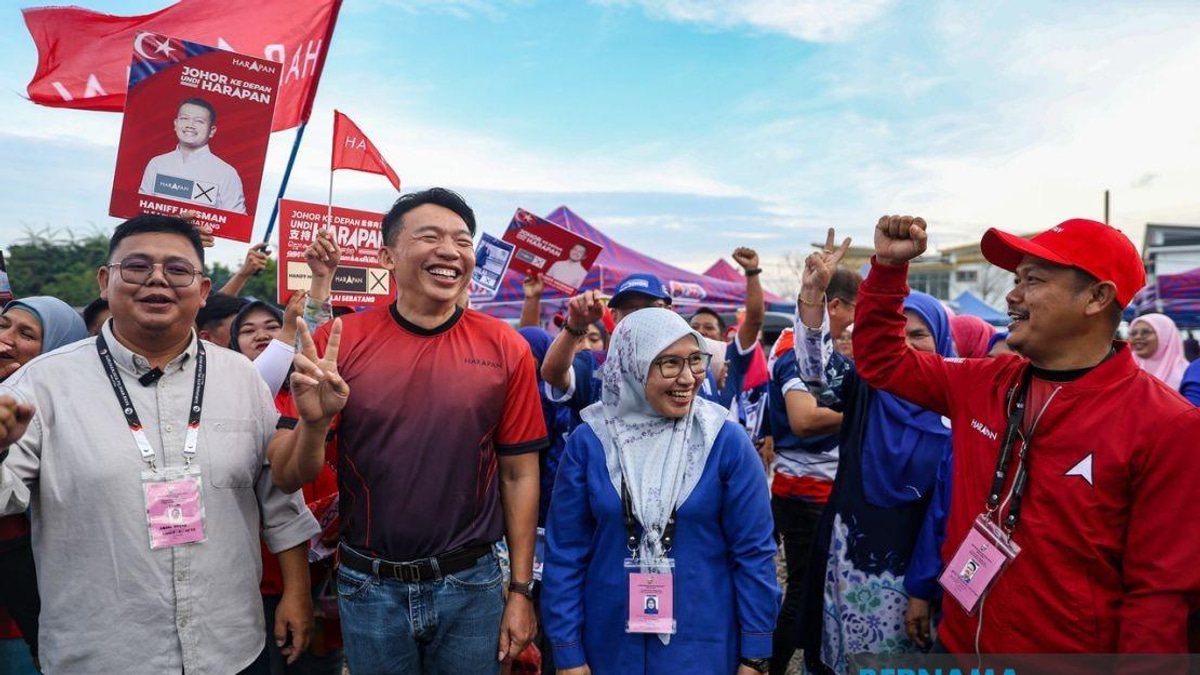 Johor Election Rivals Meet With Civility at Pontian Night Market